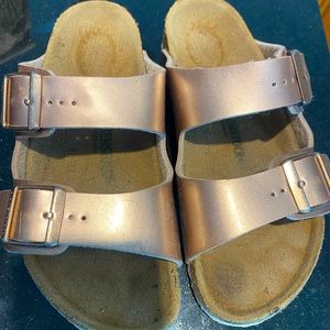 Girls Birkenstock sandal size 33. Metallic pink.